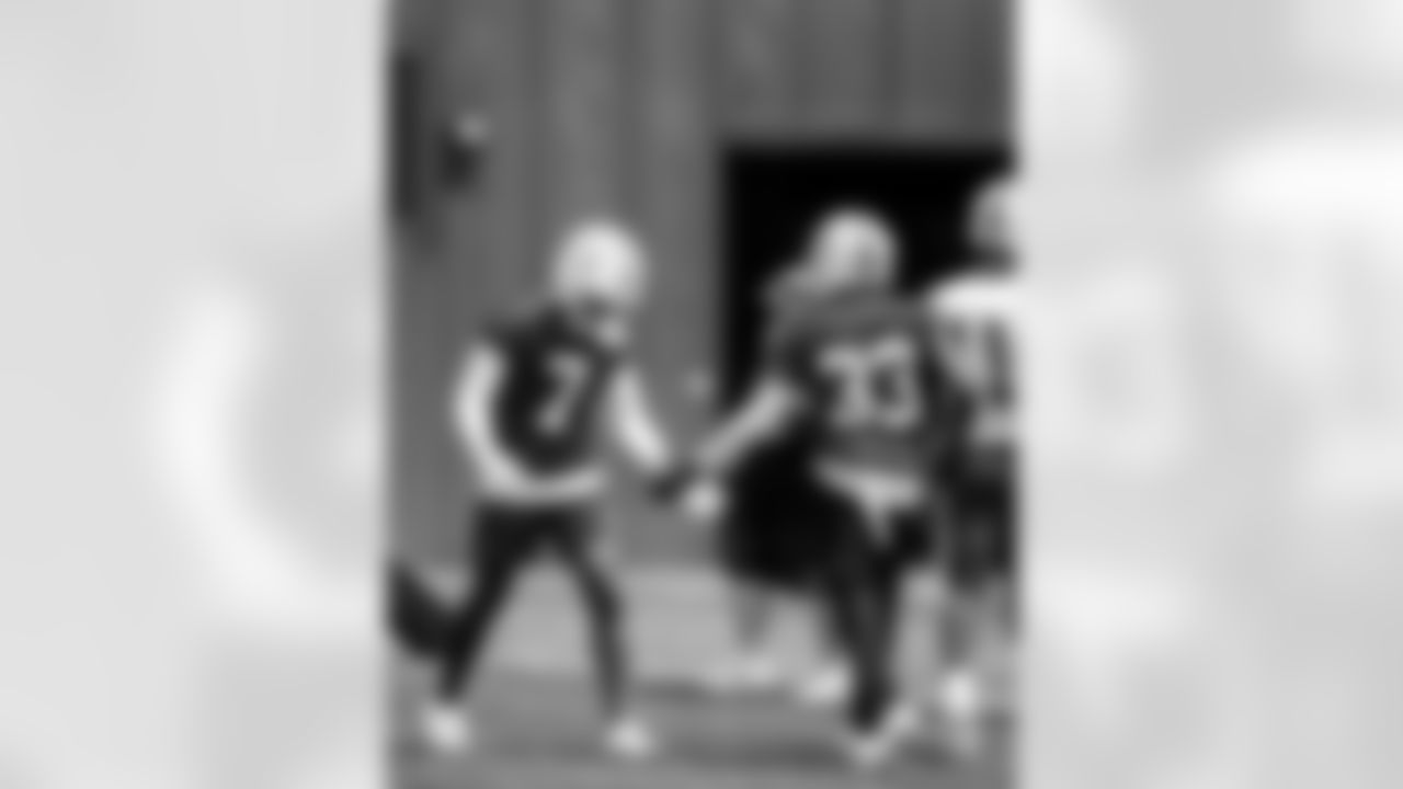 CB Charvarius Ward #7 and LB Zaire Franklin #44
