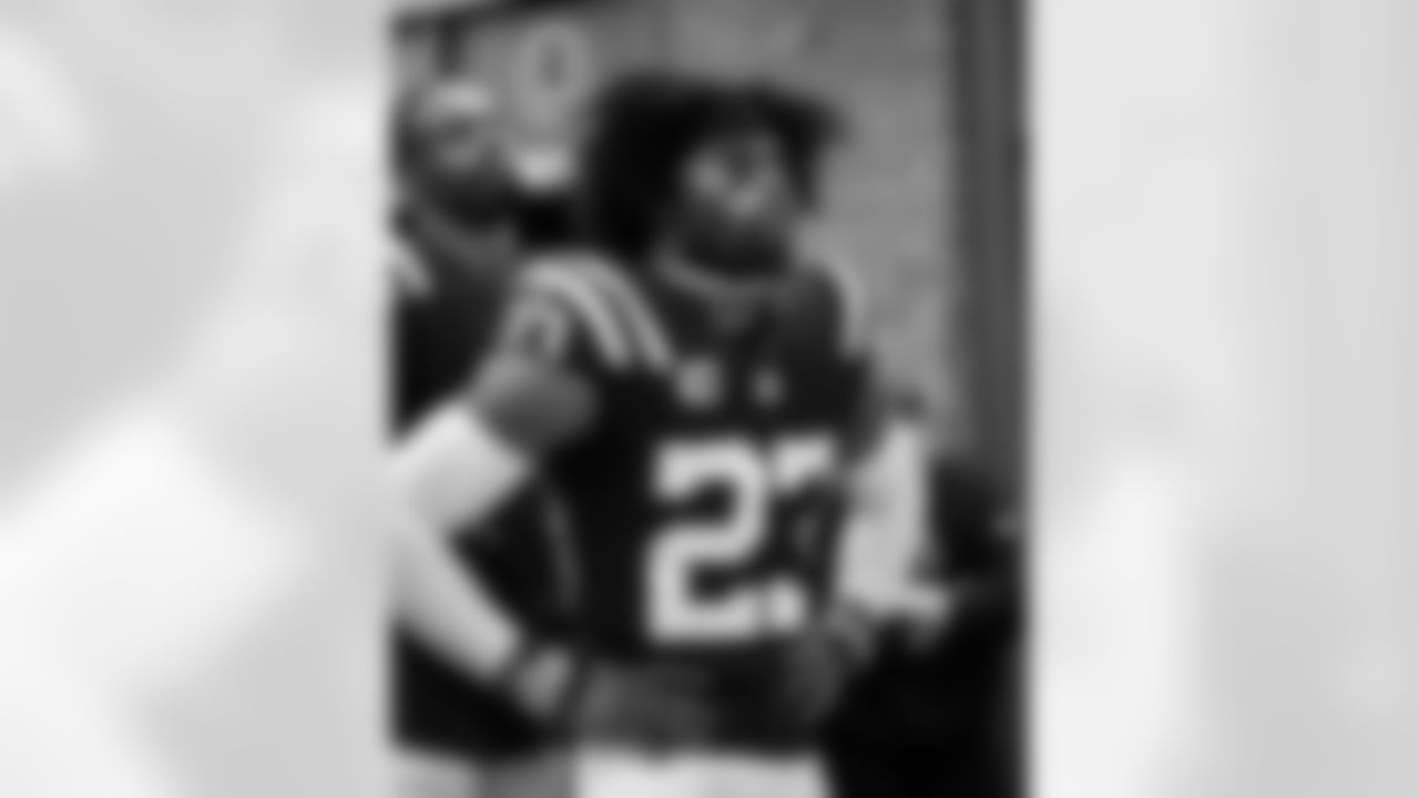 CB Kenny Moore II #23