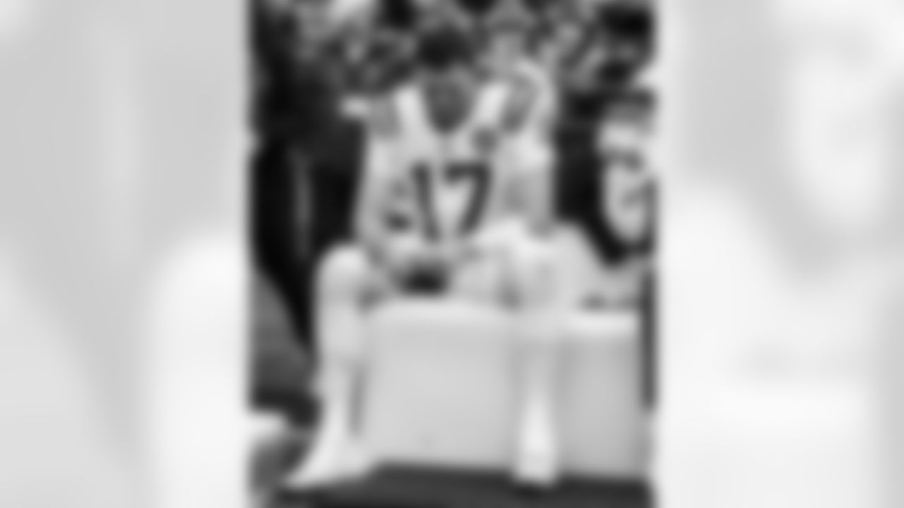 QB Philip Rivers #17