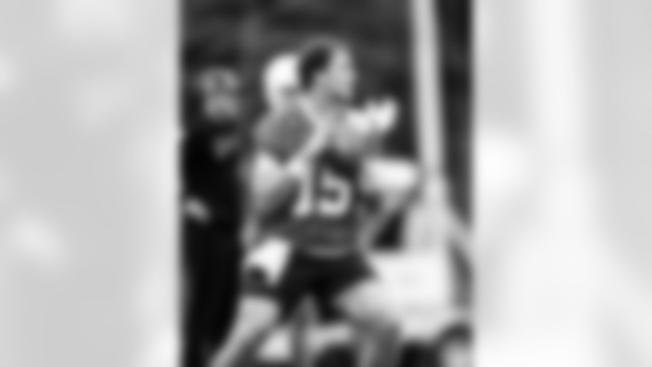 QB Riley Leonard #15