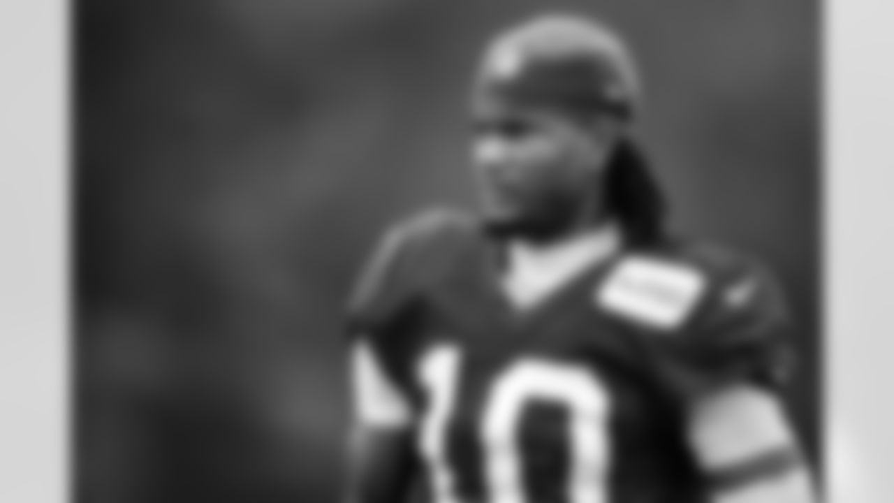 10 WR Adonai Mitchell