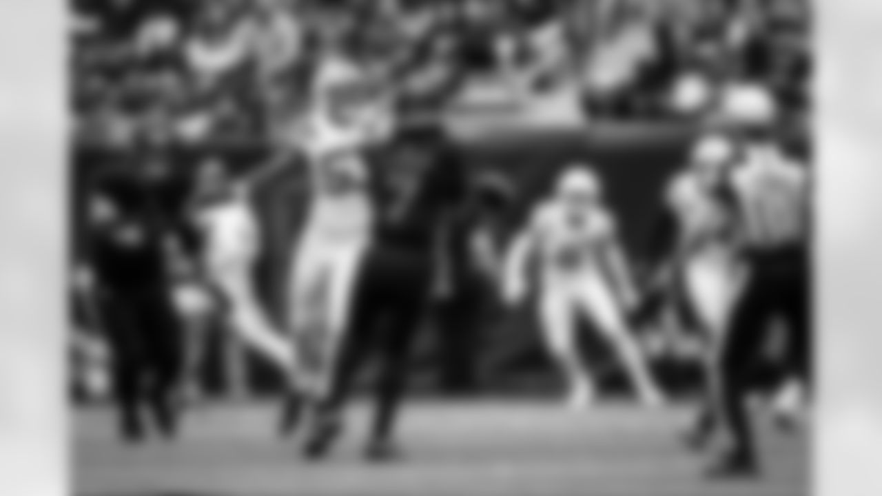 LB Germaine Pratt #53