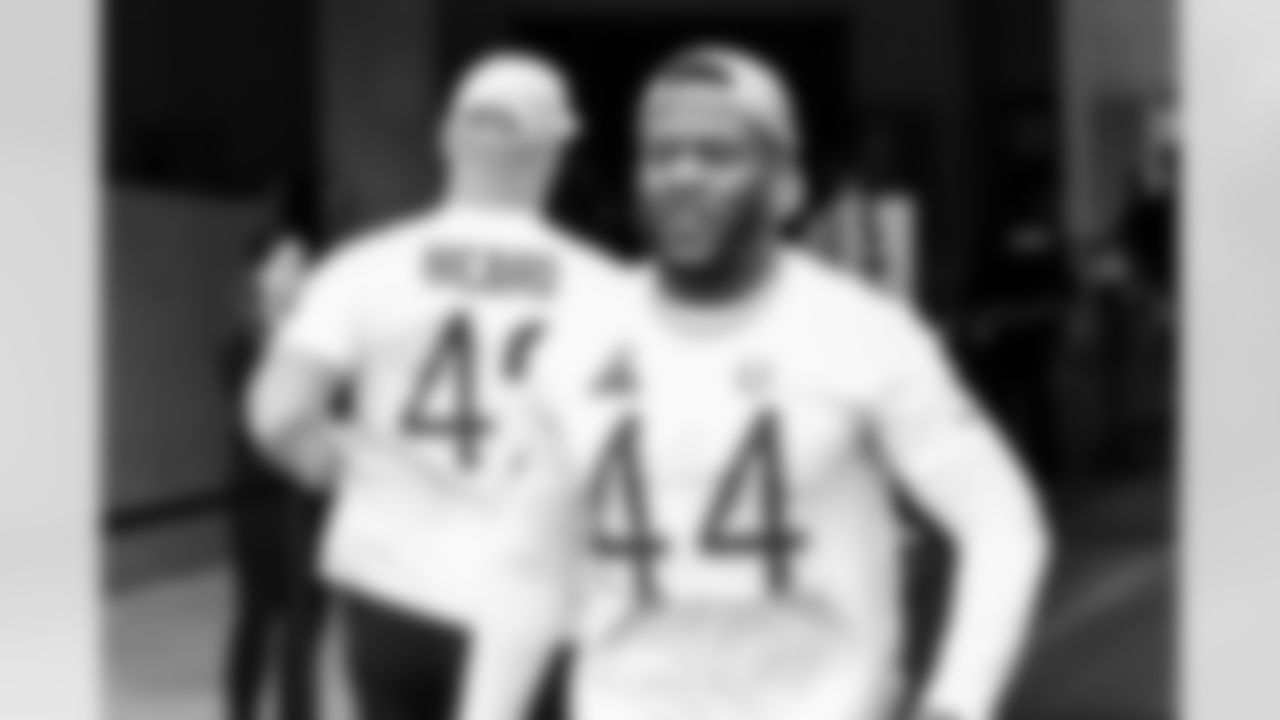 LB Zaire Franklin #44