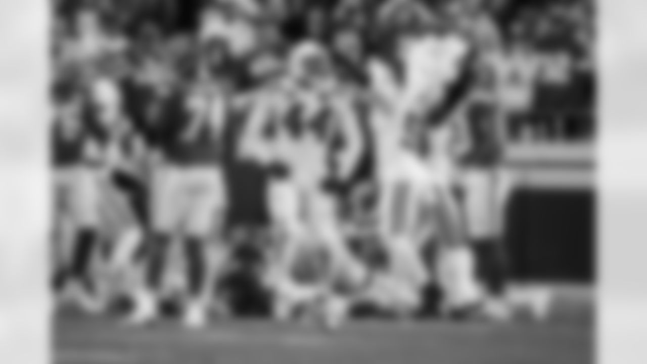 LB Zaire Franklin #44