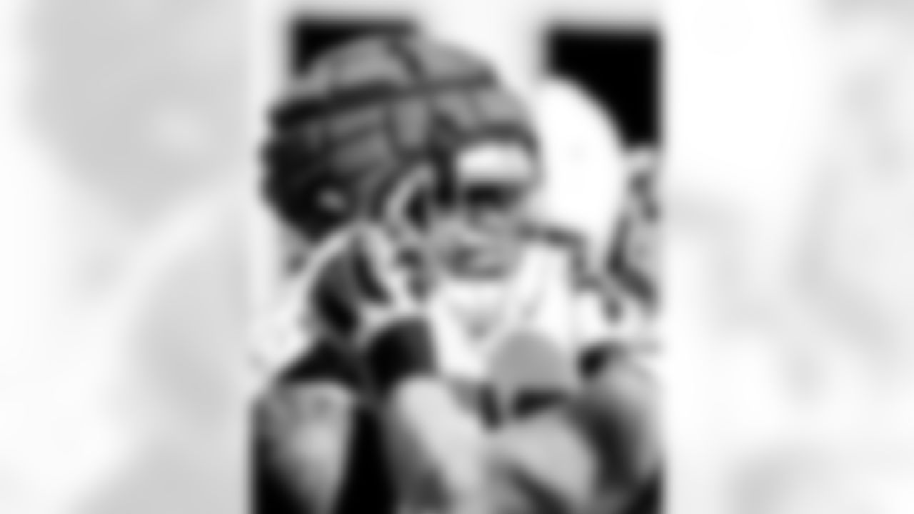 DE Durell Nchami #74