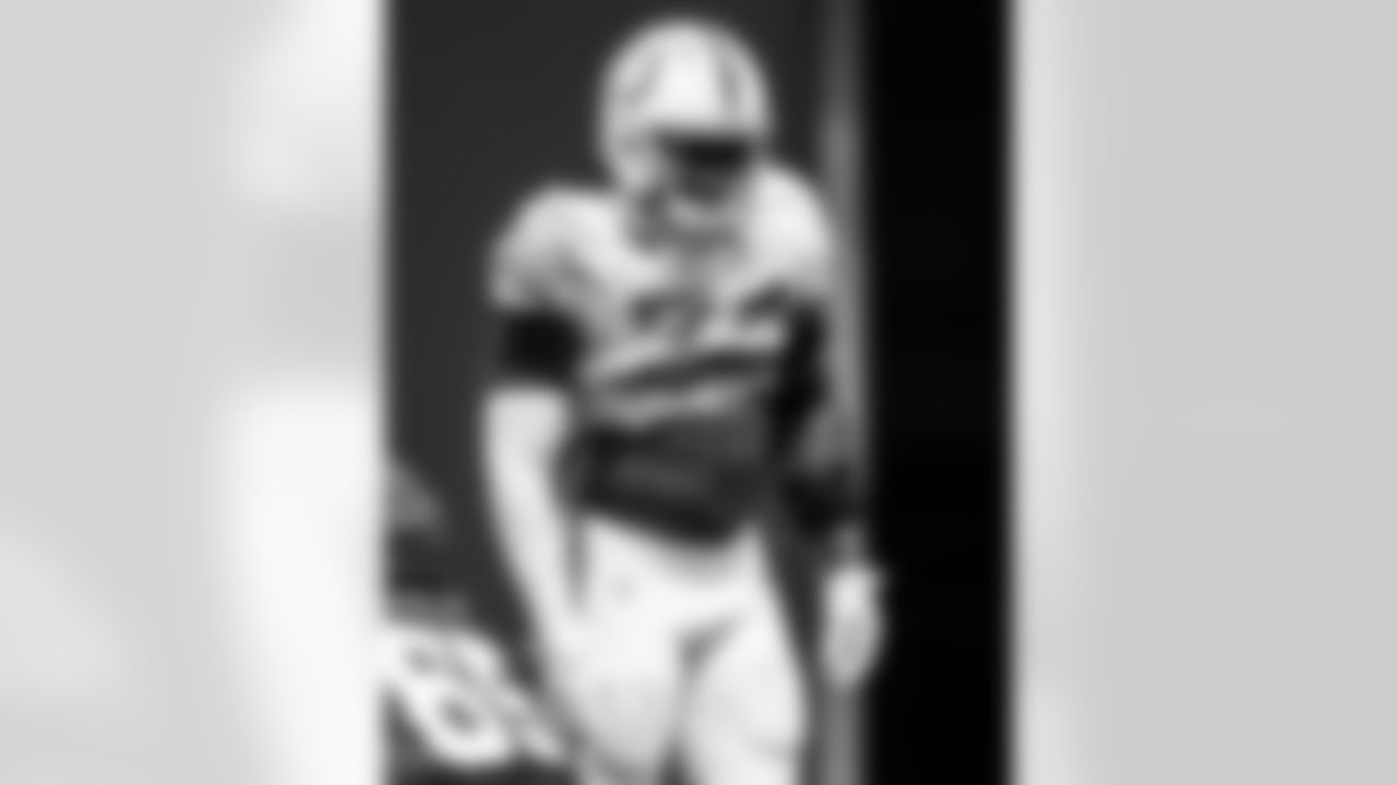 DE Durell Nchami #74