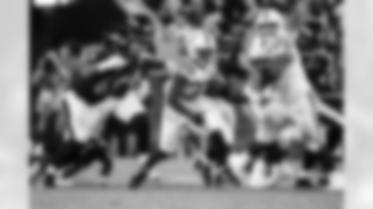 RB Ulysses Bentley IV #37 and C Mose Vavao #67