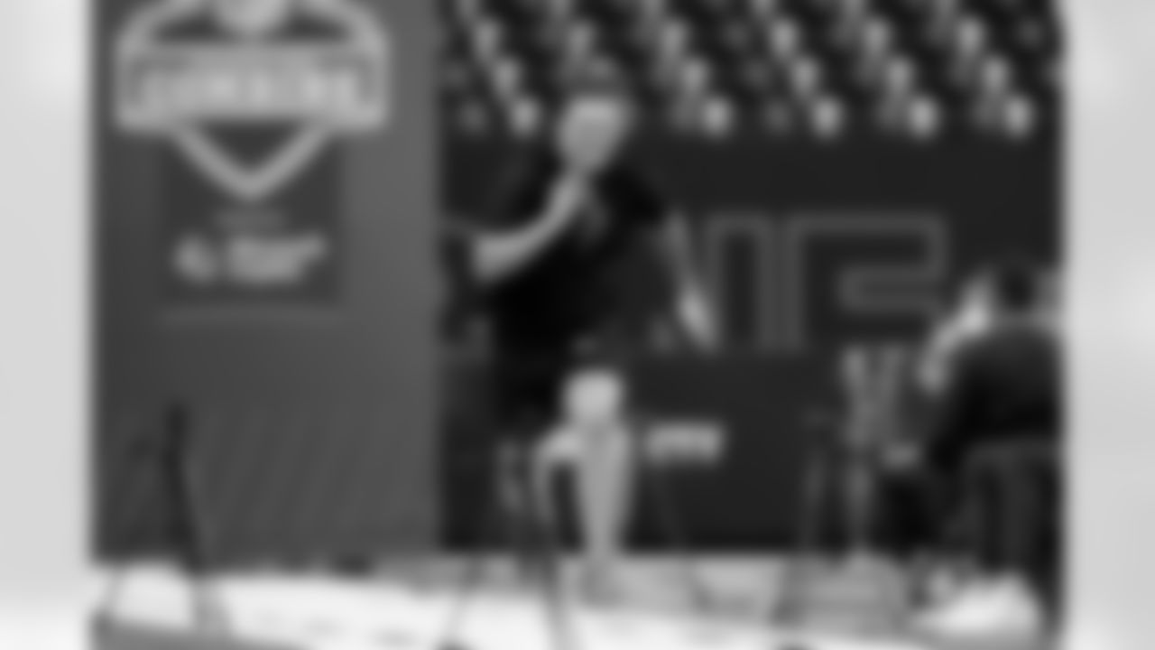 Tennessee tight end Miles Kitselman (12) runs the 40-yard dash during the 2026 NFL Scouting Combine on Friday, February 27, 2026 in Indianapolis, Indiana. (Lauren Leigh Bacho/NFL)