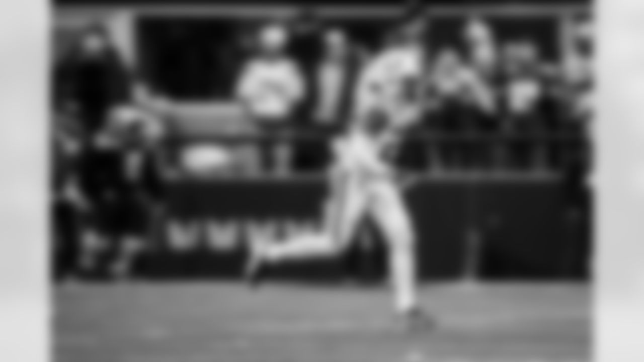 CB Kenny Moore II #23