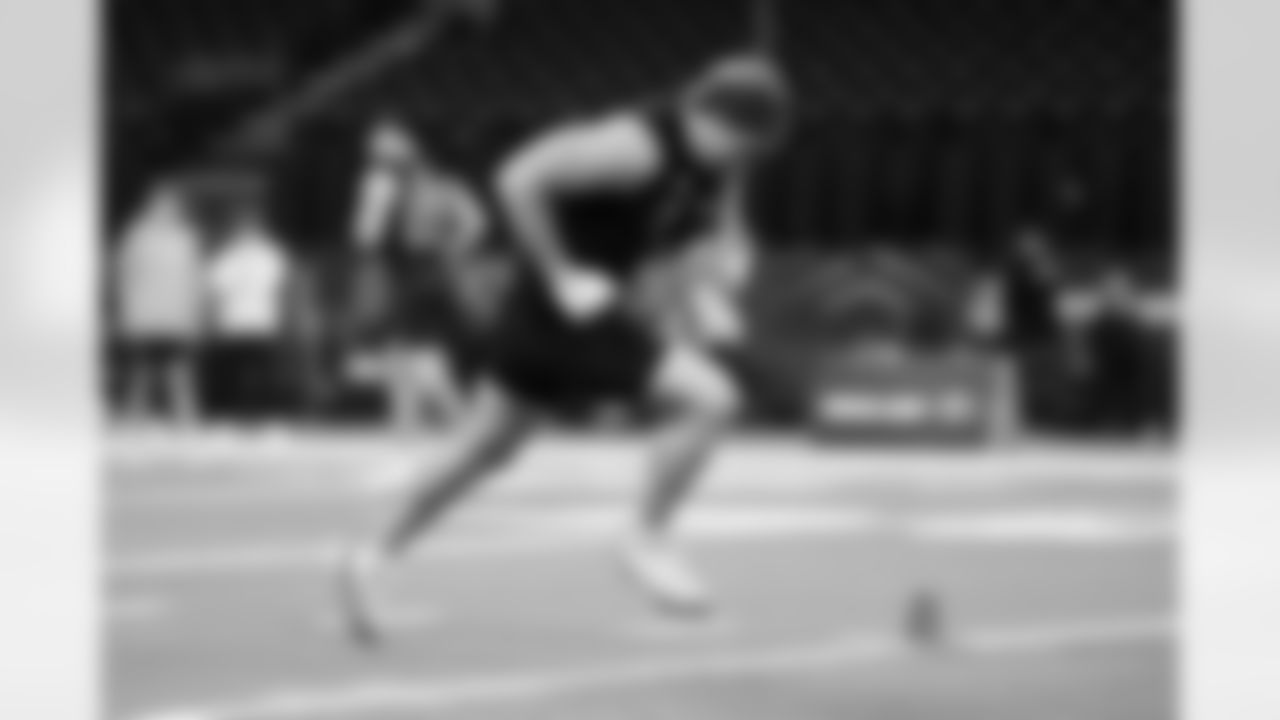 Texas tight end Jack Endries (06) participates in a drill during the 2026 NFL Scouting Combine on Friday, February 27, 2026 in Indianapolis, Indiana. (Cooper Neill/NFL)