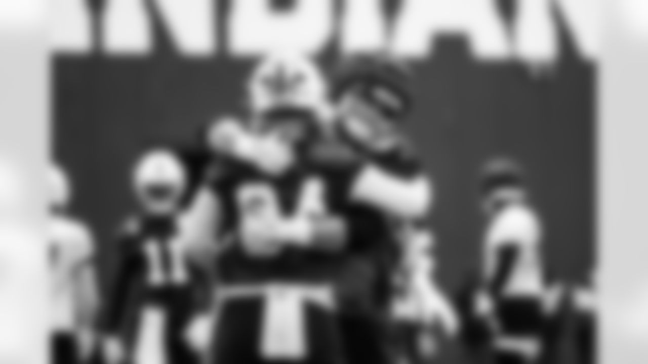 G Quenton Nelson #56 and TE Tyler Warren #84
