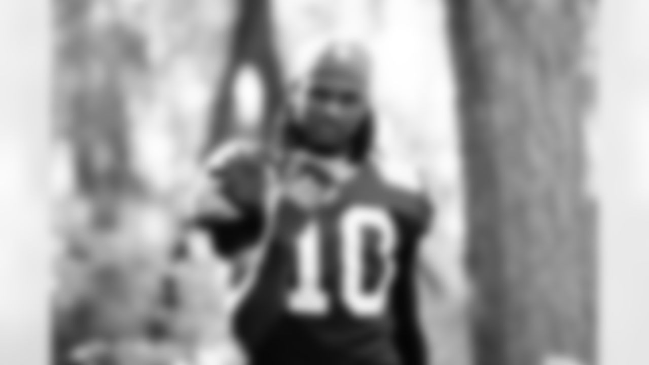 10 WR Adonai Mitchell