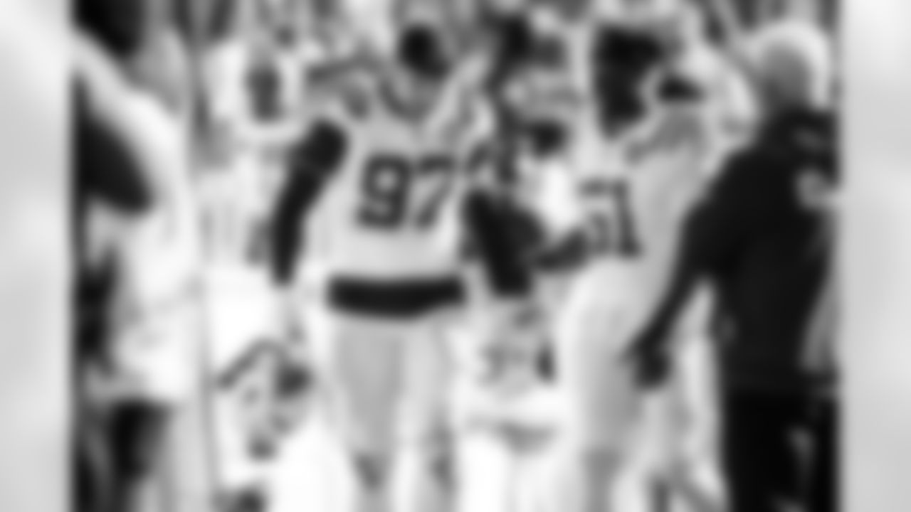 DE Laiatu Latu #97 and DE Kwity Paye #51