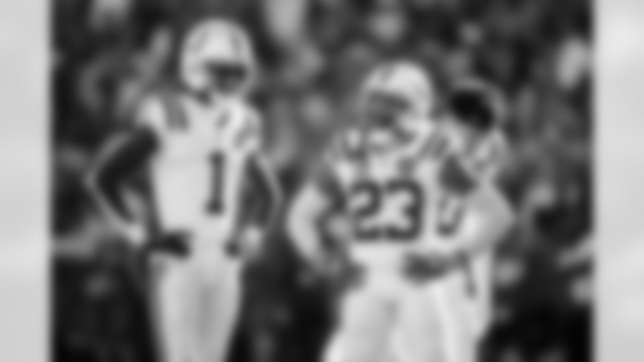 CB Sauce Gardner #1, CB Kenny Moore II #23 and S Camryn Bynum #0