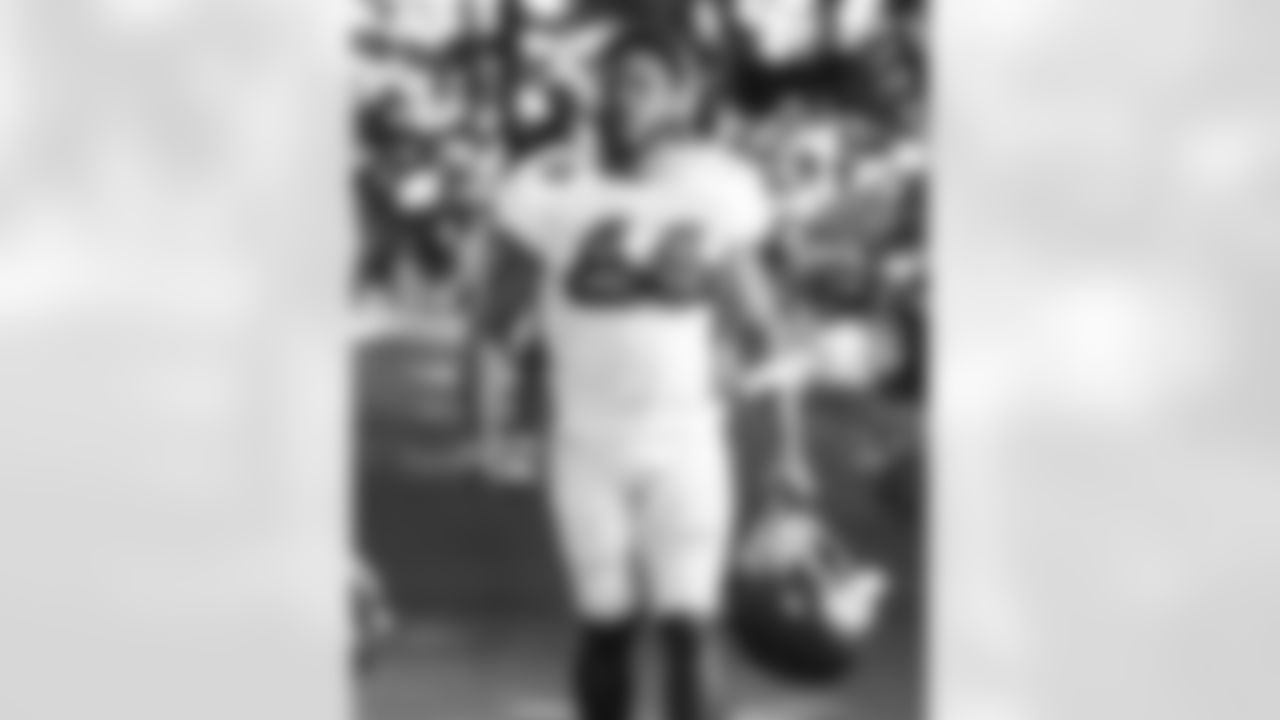 LB Zaire Franklin #44