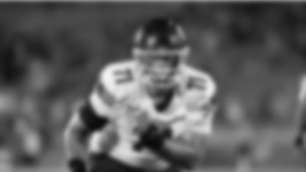 Utah offensive lineman Caleb Lomu (71) takes his stance during an NCAA football game against UCLA on Saturday, Aug. 30, 2025, in Pasadena, Calif. (AP Photo/Kyusung Gong)