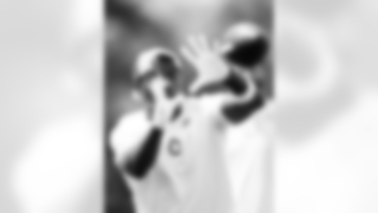 WR Laquon Treadwell #17