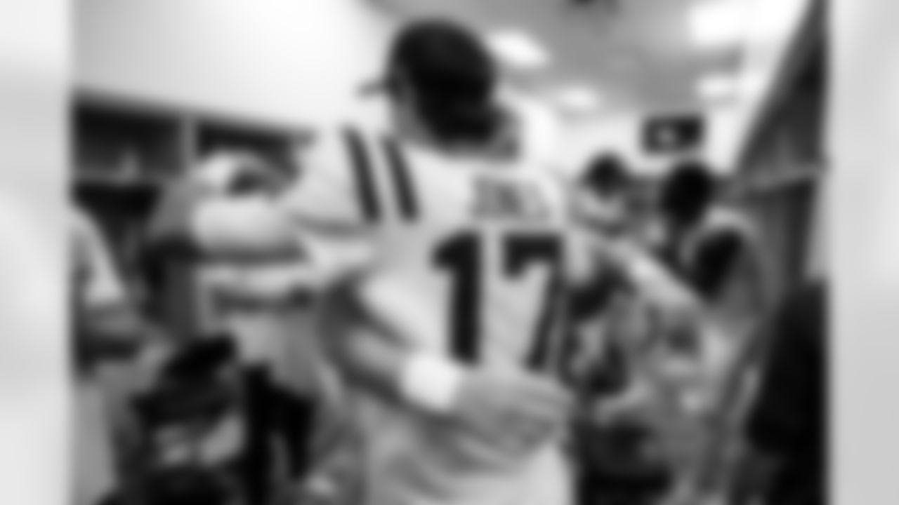 QB Daniel Jones #17 and TE Tyler Warren #84