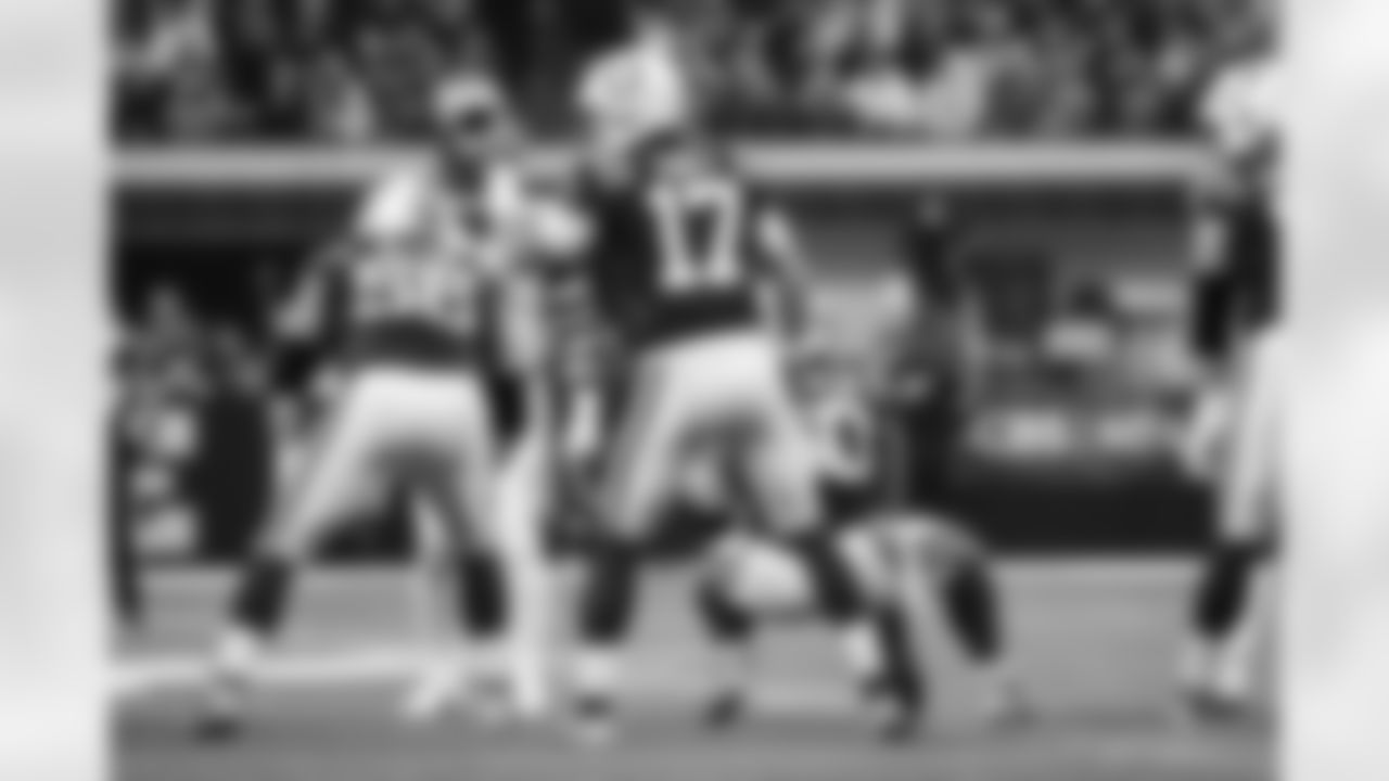 G Quenton Nelson #56 and QB Daniel Jones #17