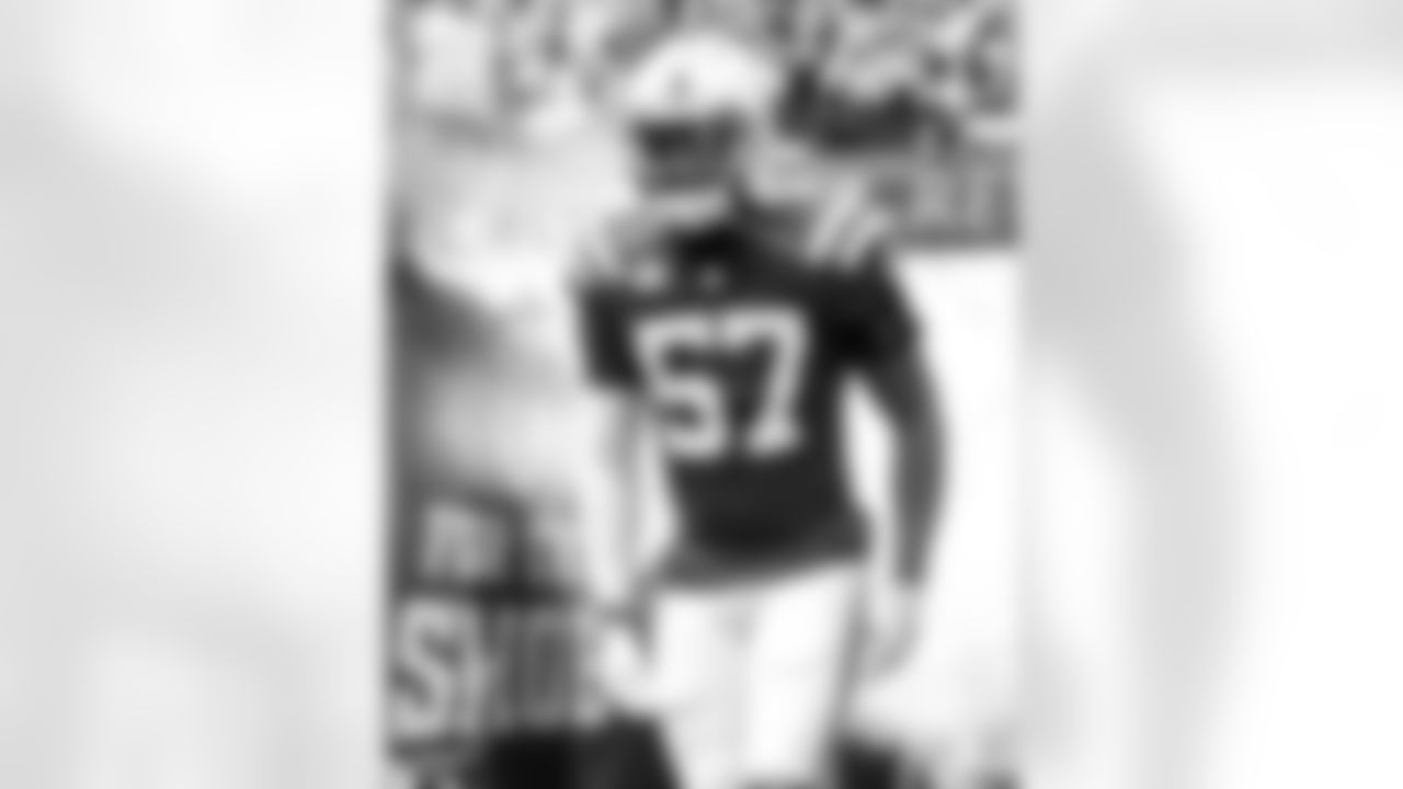 LB Jaylon Carlies #57