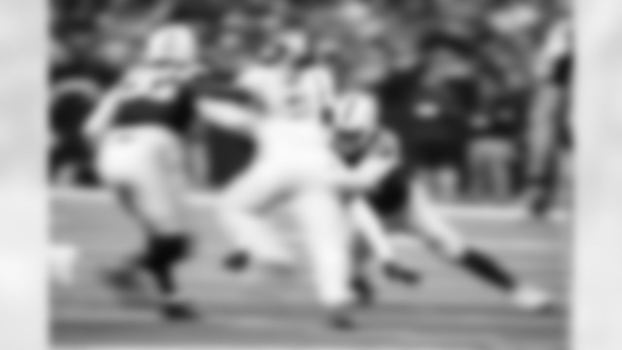 DE J.T. Tuimoloau #91 and DT DeForest Buckner #99