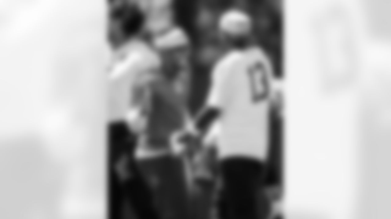 QB Anthony Richardson #5 and WR Laquon Treadwell #17
