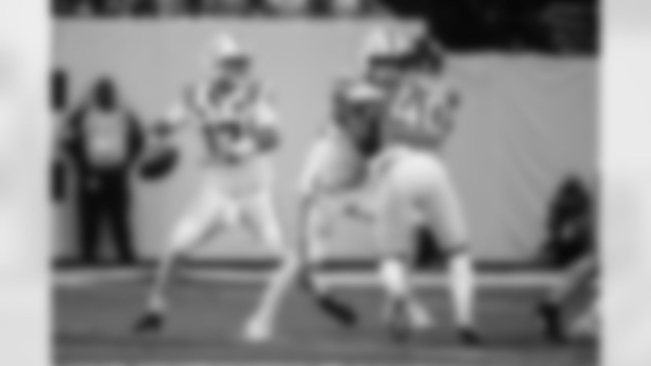 QBDaniel Jones#17 and G Tanor Bortolini #60
