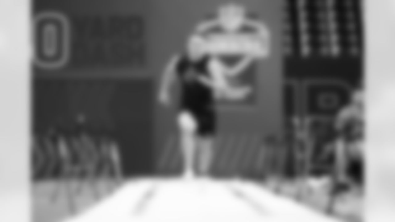 Wyoming tight end John Michael Gyllenborg (07) runs the 40-yard dash during the 2026 NFL Scouting Combine on Friday, February 27, 2026 in Indianapolis, Indiana. (Cooper Neill/NFL)