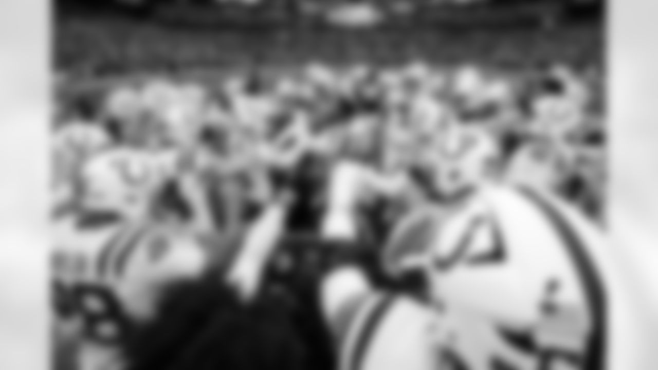 LB Zaire Franklin #44