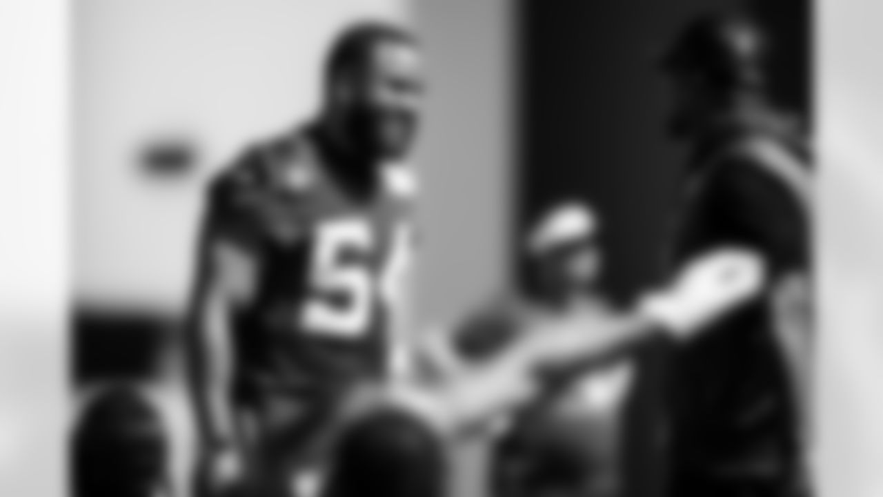 LB Anthony Walker #54