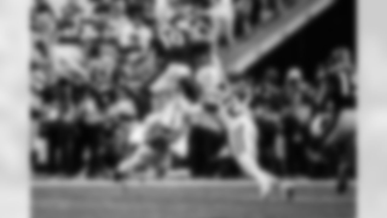 CB Jaylon Jones #40 and CB Kenny Moore II #23