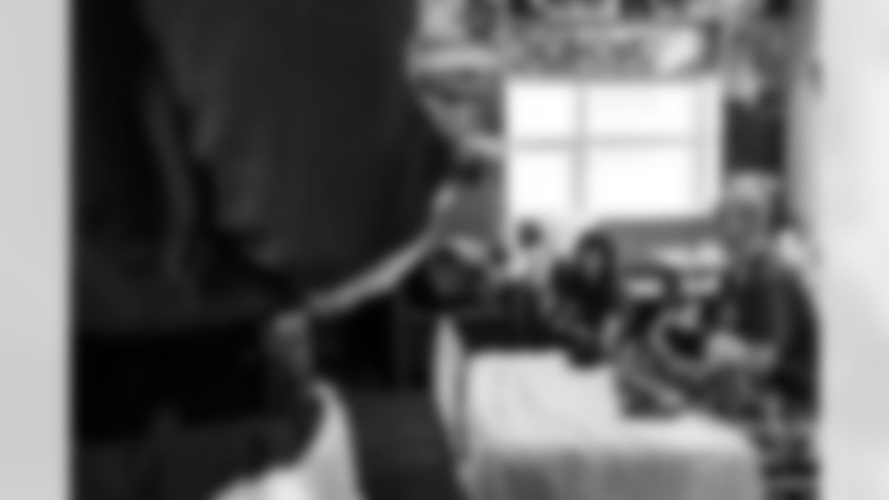 2025_1202_PMCH_Caroling_98395