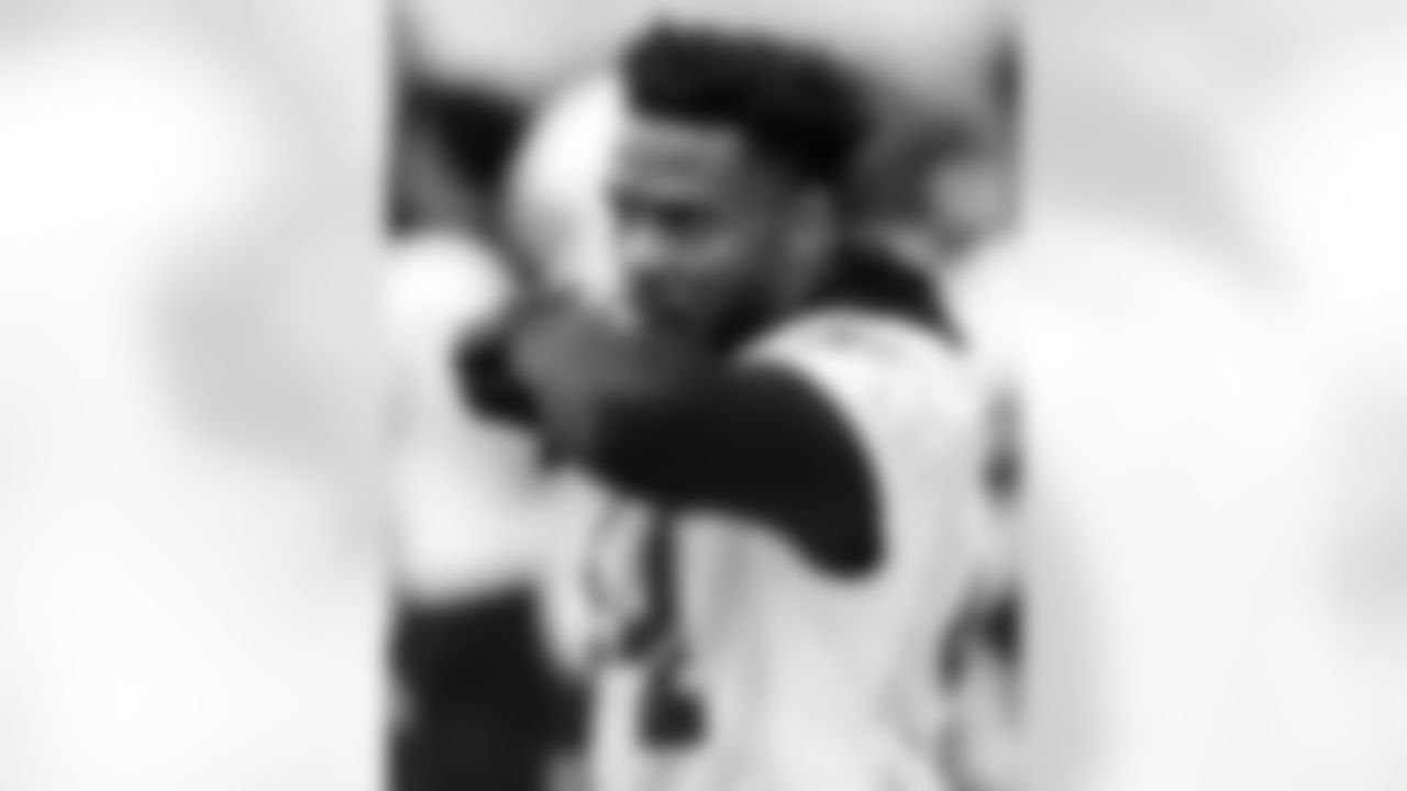 LB Zaire Franklin #44