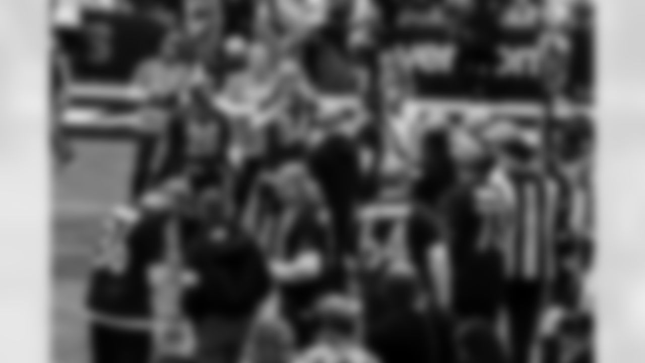 RB Jonathan Taylor #28 and TE Tyler Warren #84