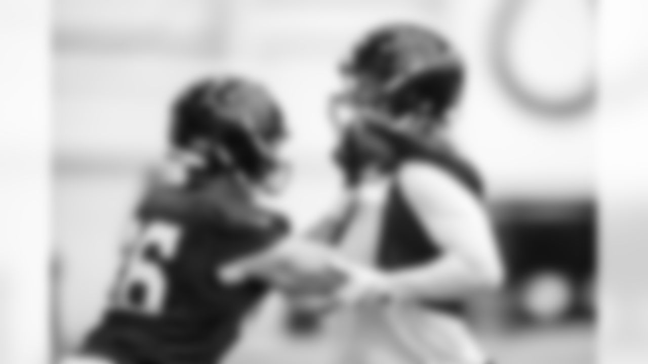 TE Tyler Warren #84 and TE Will Mallory #86