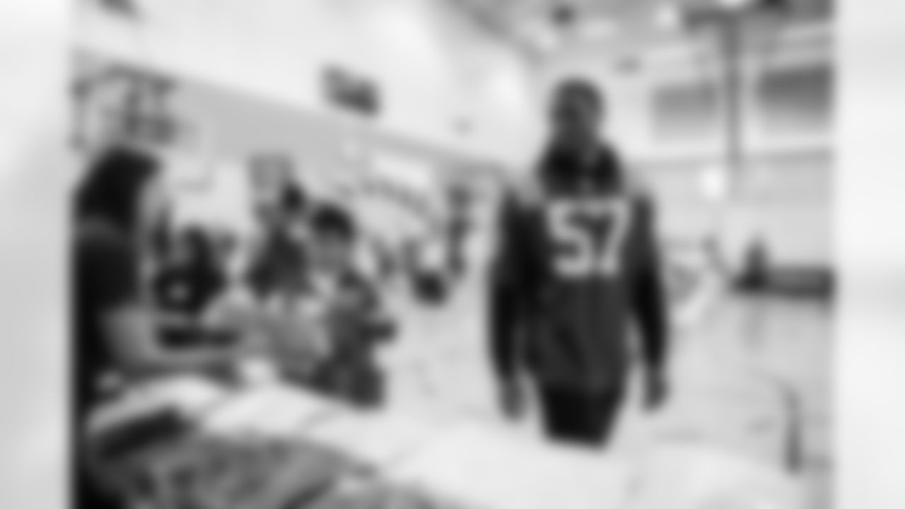 LB Jaylon Carlies #57
