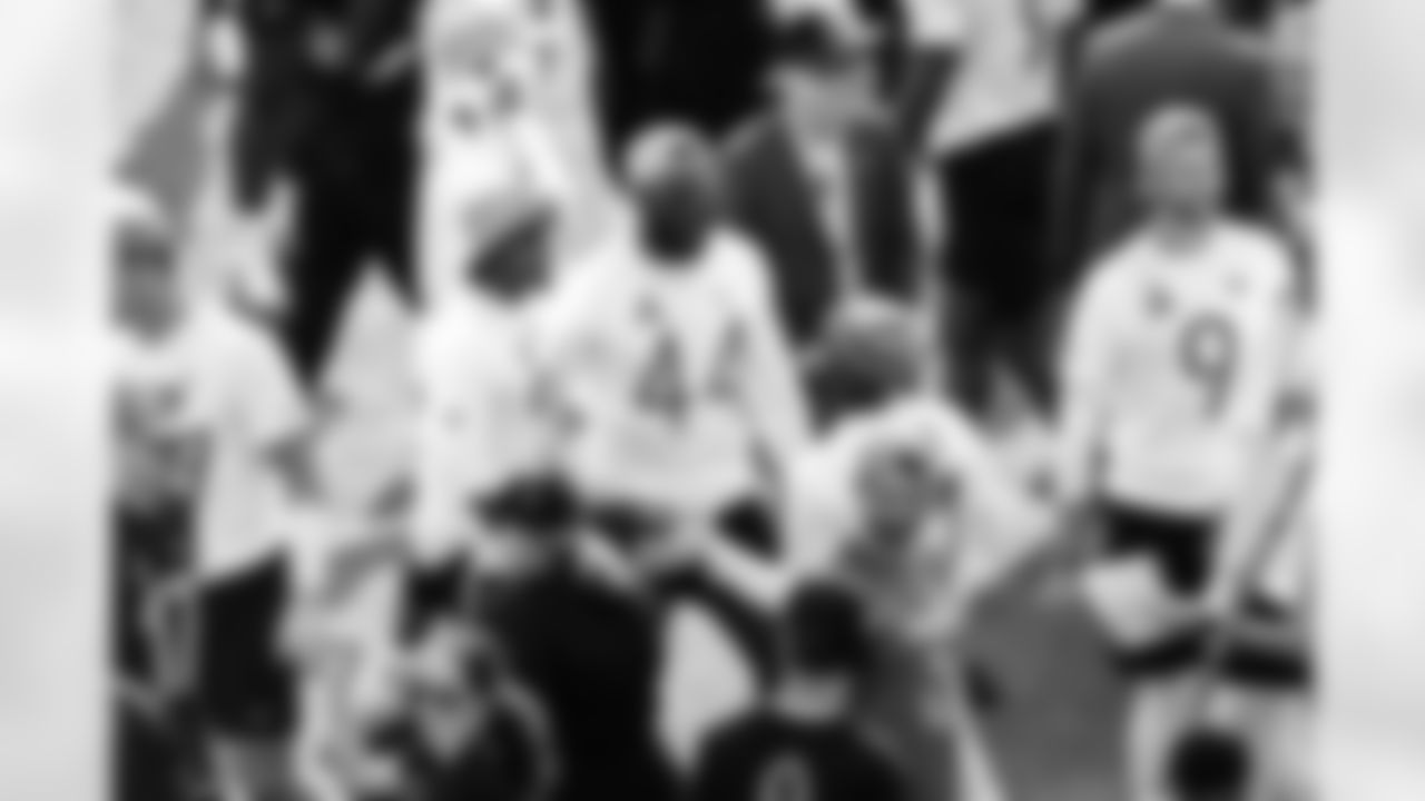 RB Jonathan Taylor #28 and LB Zaire Franklin #44