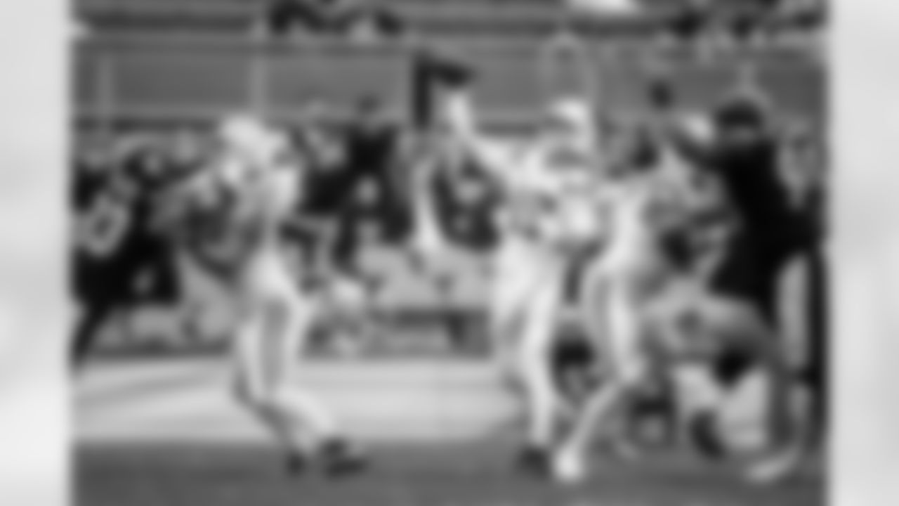 T Braden Smith #72 and QB Daniel Jones #17