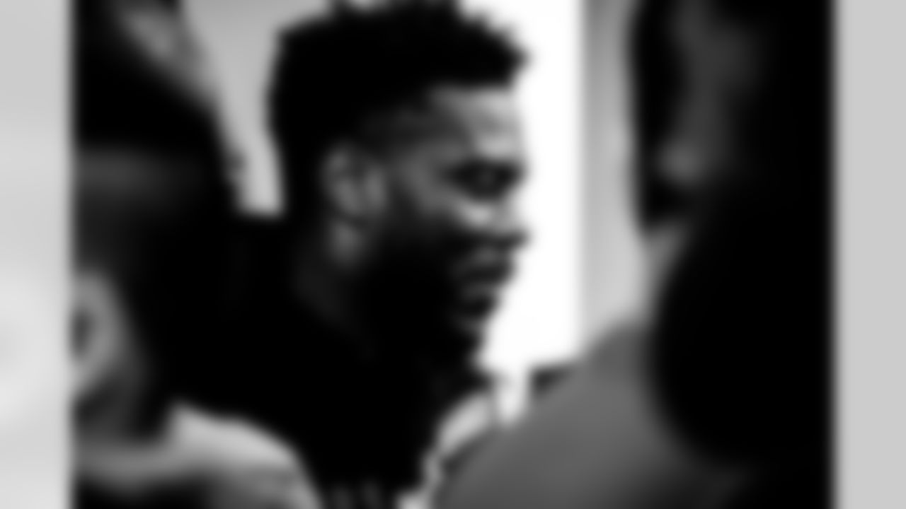 LB Zaire Franklin #44