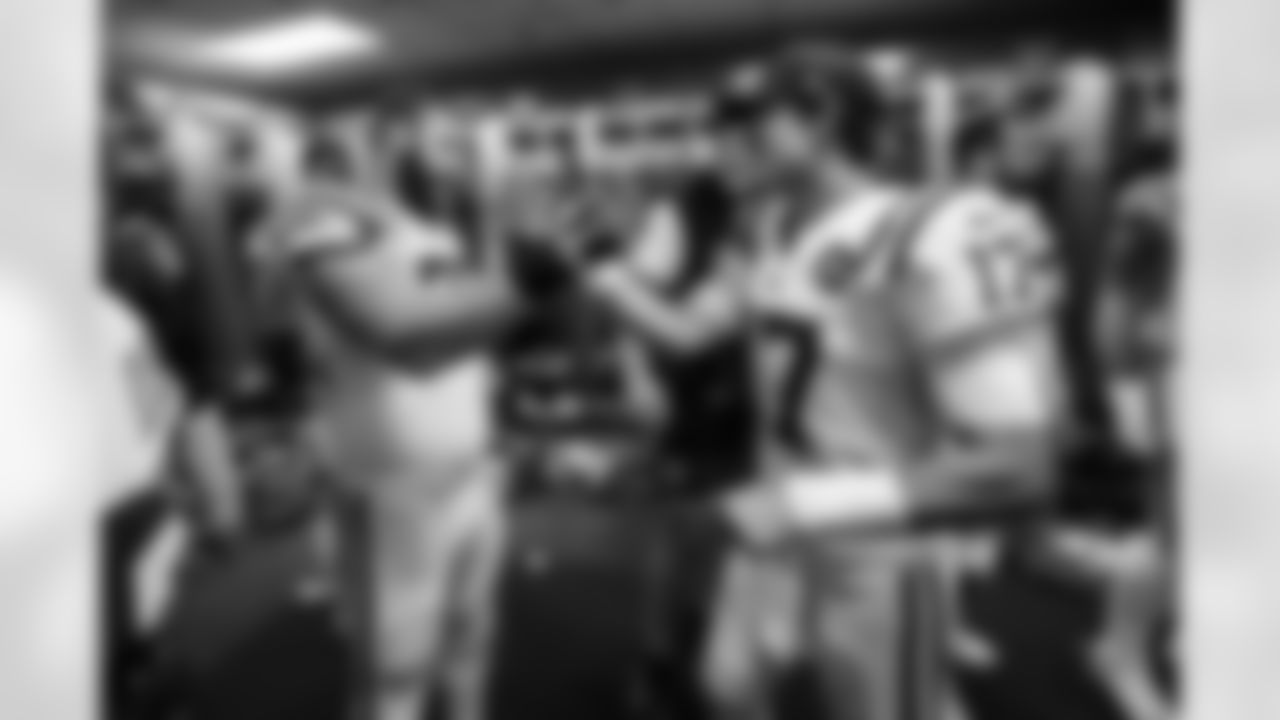 T Braden Smith #72 and QB Daniel Jones #17