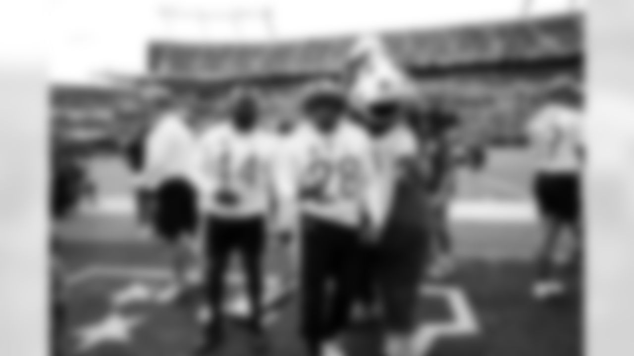 LB Zaire Franklin #44 and RB Jonathan Taylor #28