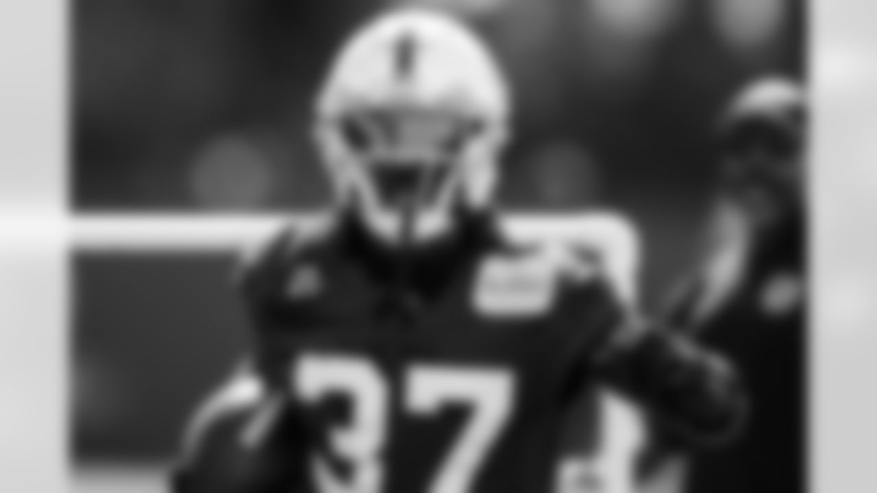 CB Jonathan Edwards #35