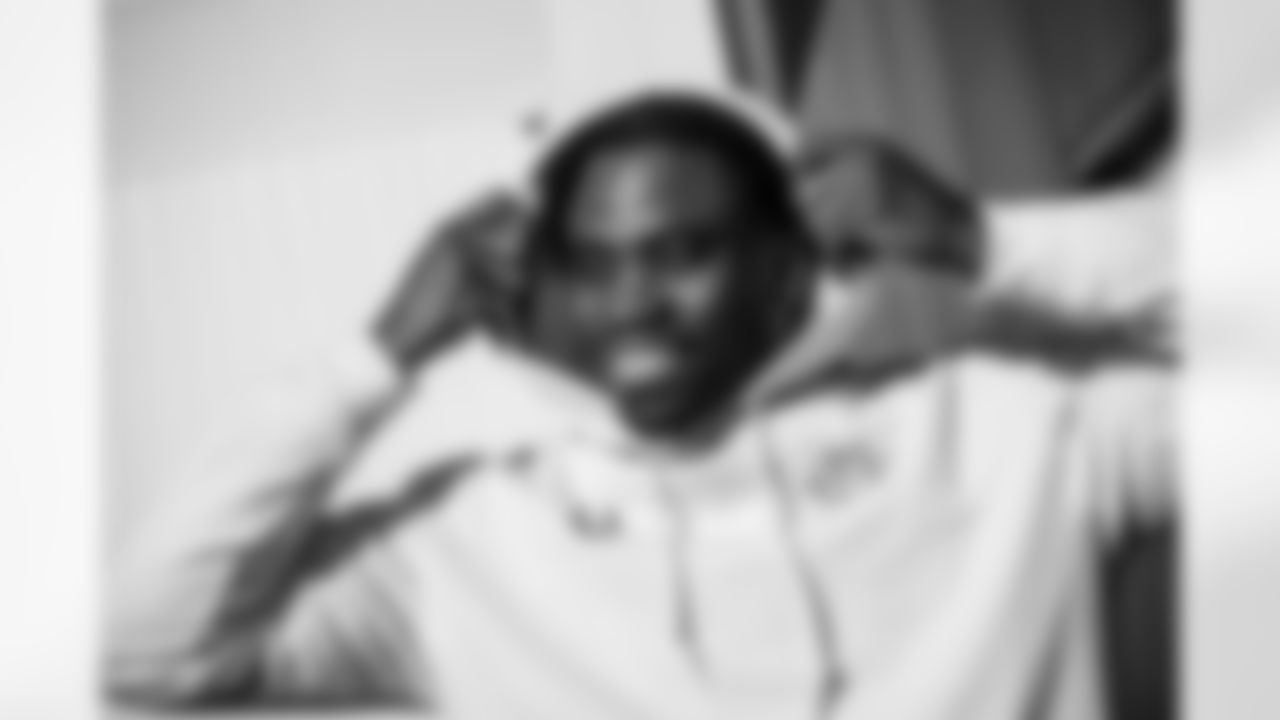 23 CB Kenny Moore II