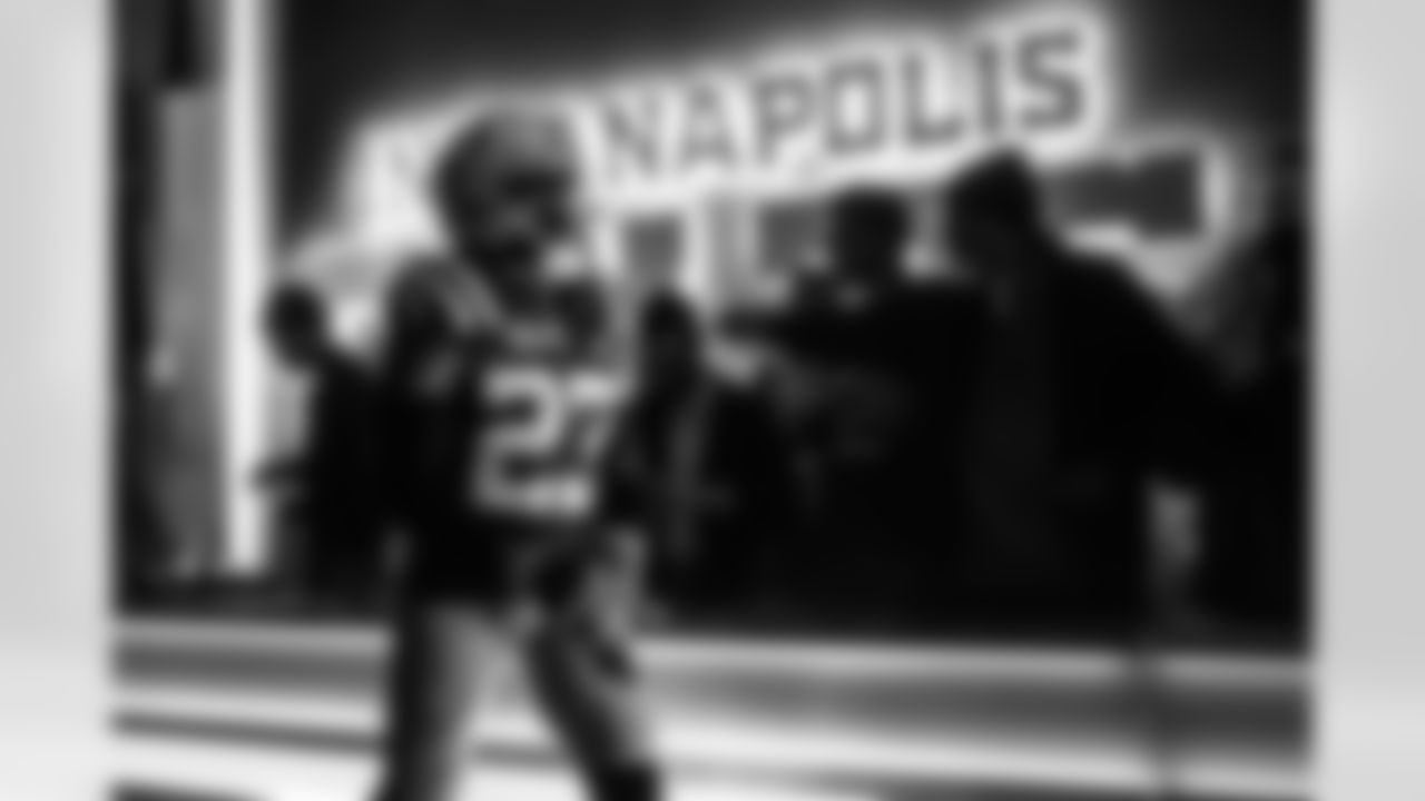 CB Kenny Moore II #23