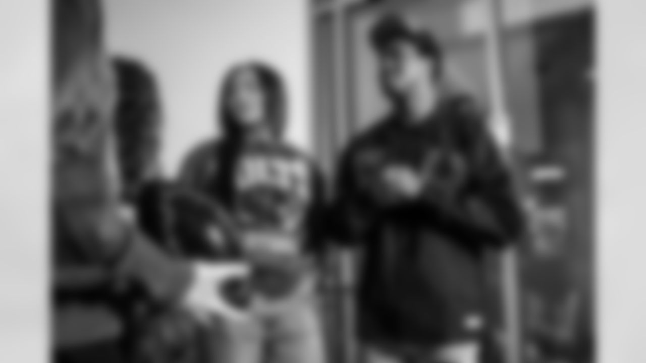 86 TE Will Mallory, 40 CB Jaylon Jones