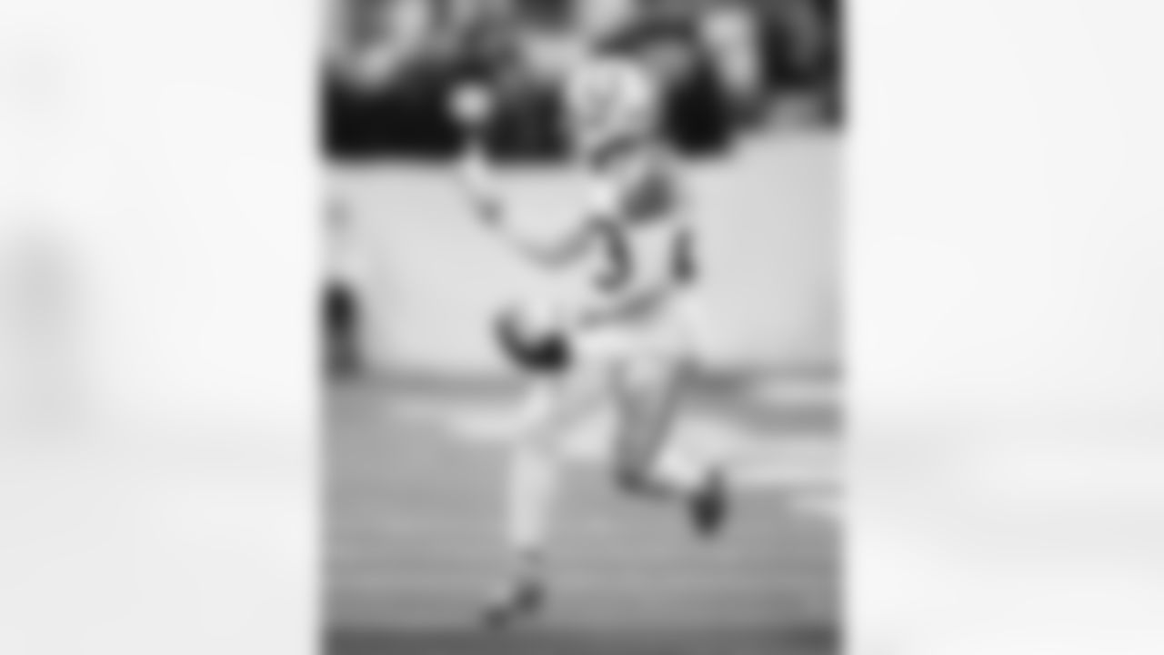 CB Kenny Moore II #23