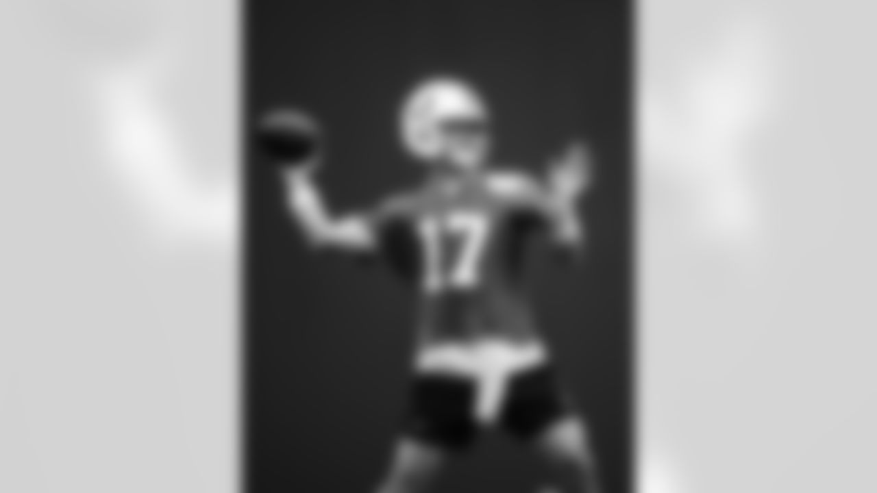 QB Daniel Jones #17