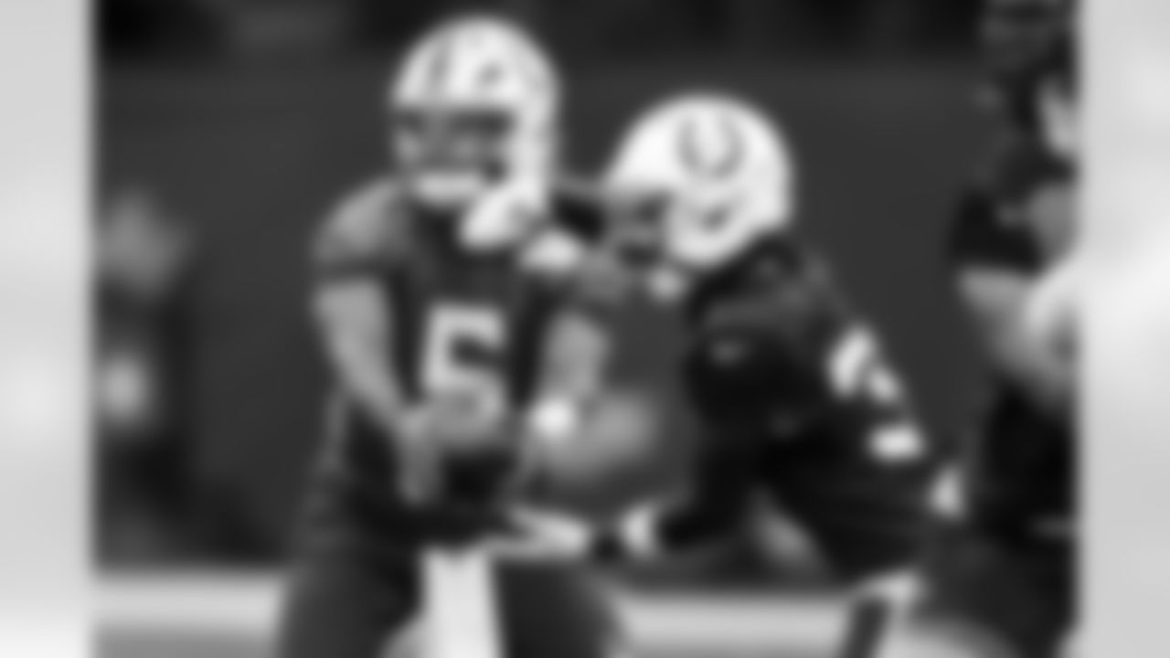 QB Anthony Richardson #5 and RB Ulysses Bentley IV #37