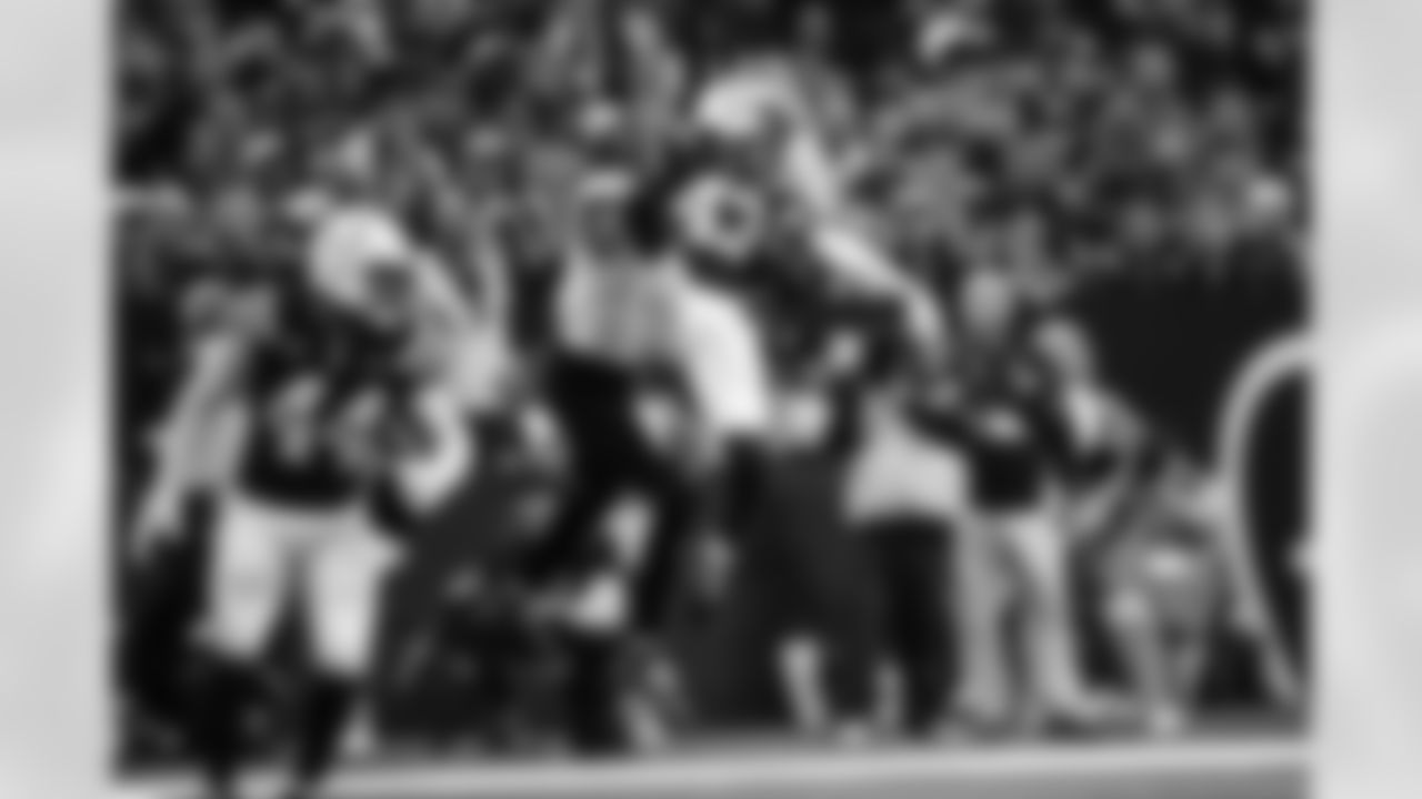 LB Zaire Franklin #44 and CB Cameron Mitchell #43