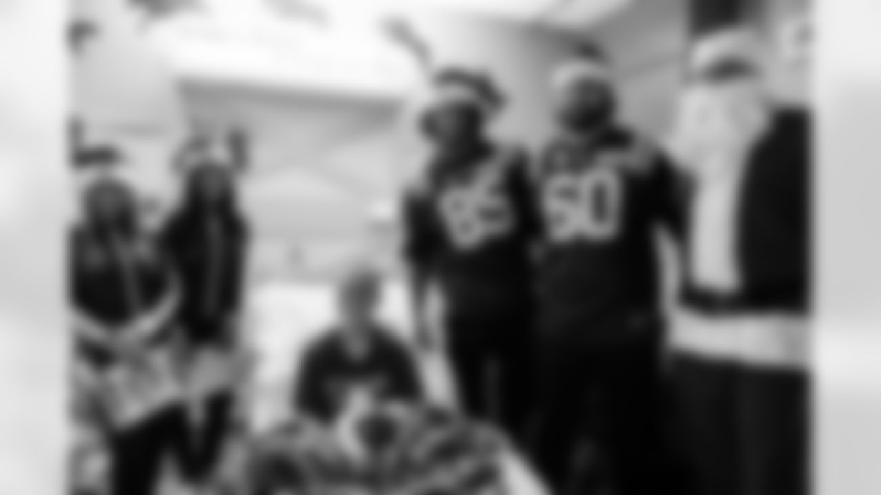 Maddy O., Sydney V., TE Drew Ogletree #85, G Tanor Bortolini #60 and G Dalton Tucker #68